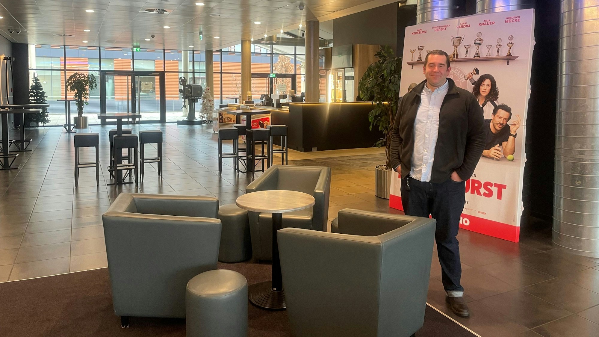 Mathias Eusterholz in der umgebauten ersten Etage des Kinopolis Leverkusen.