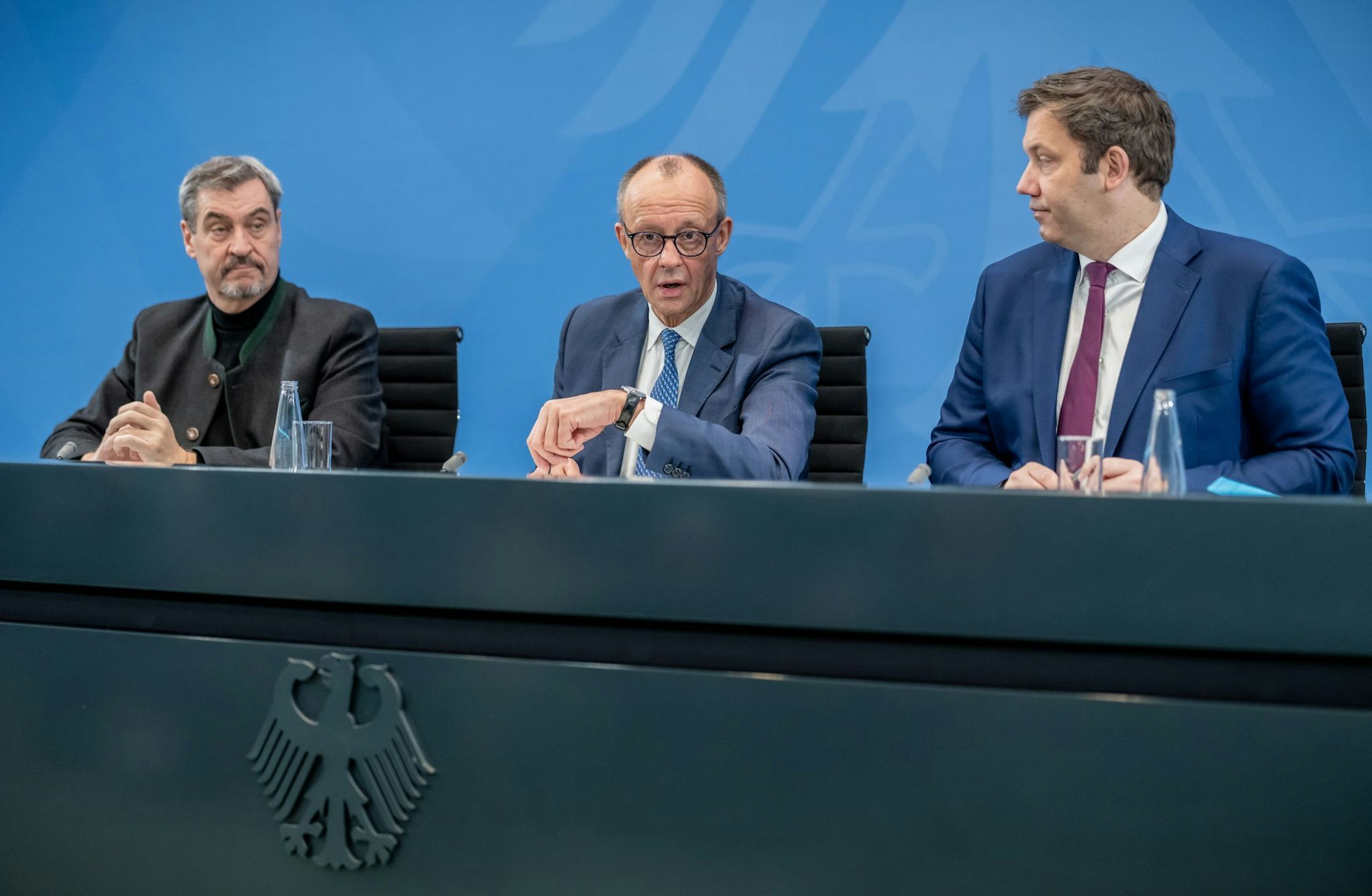 Die Regierungskoalition will das Verbrenner-Aus auf EU-Ebene aufweichen und die Anschaffung von E-Autos wieder fördern. (Archivbild)