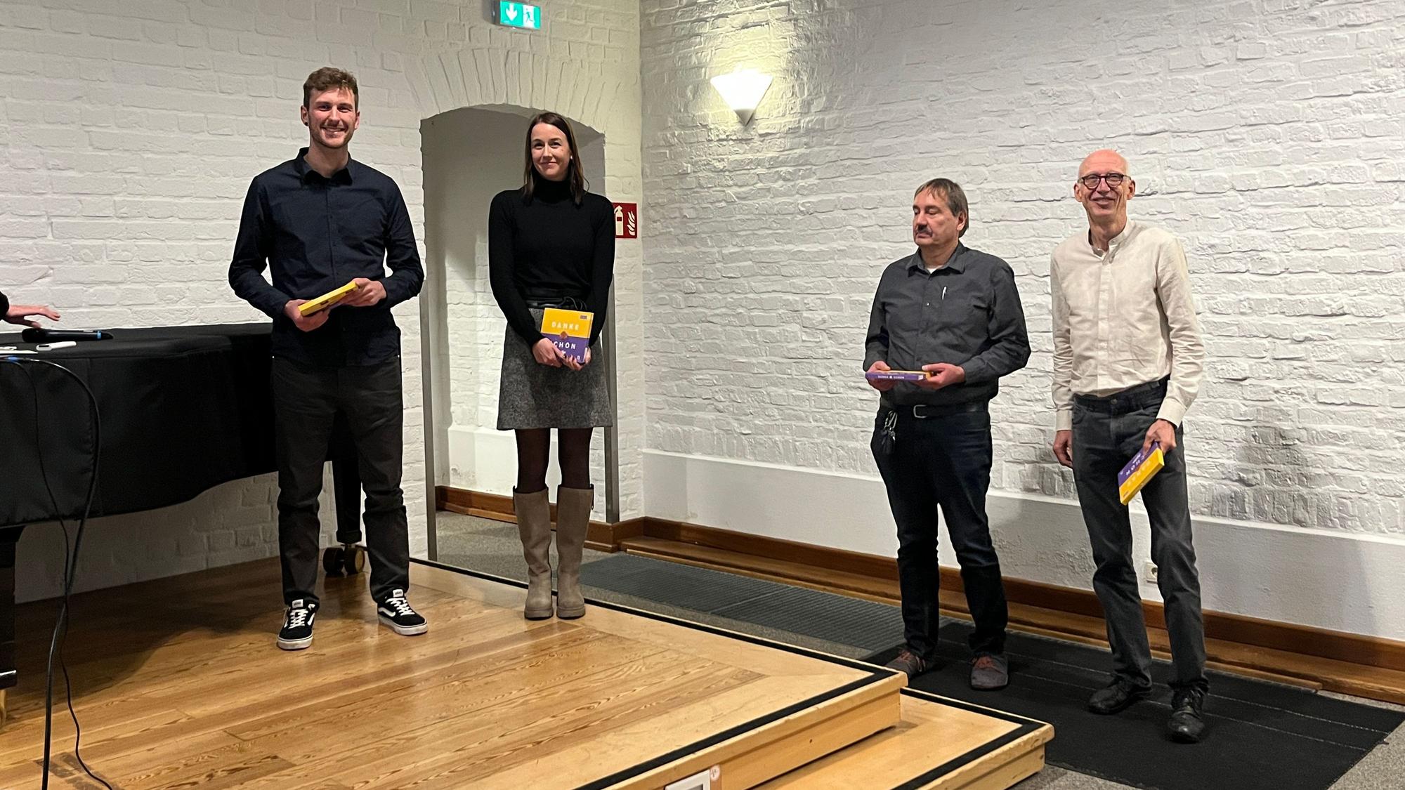 Die vier Referenten des Abends waren (v.l.): Robin Siepker (Energy4Climate), Sarah Einheuser (Umweltamt Stadt Hennef), Jörg Moser (Energiegenossenschaft Overather Bürger) und Dr. Reinhart Brüning (AG Wärme Hennef Power).