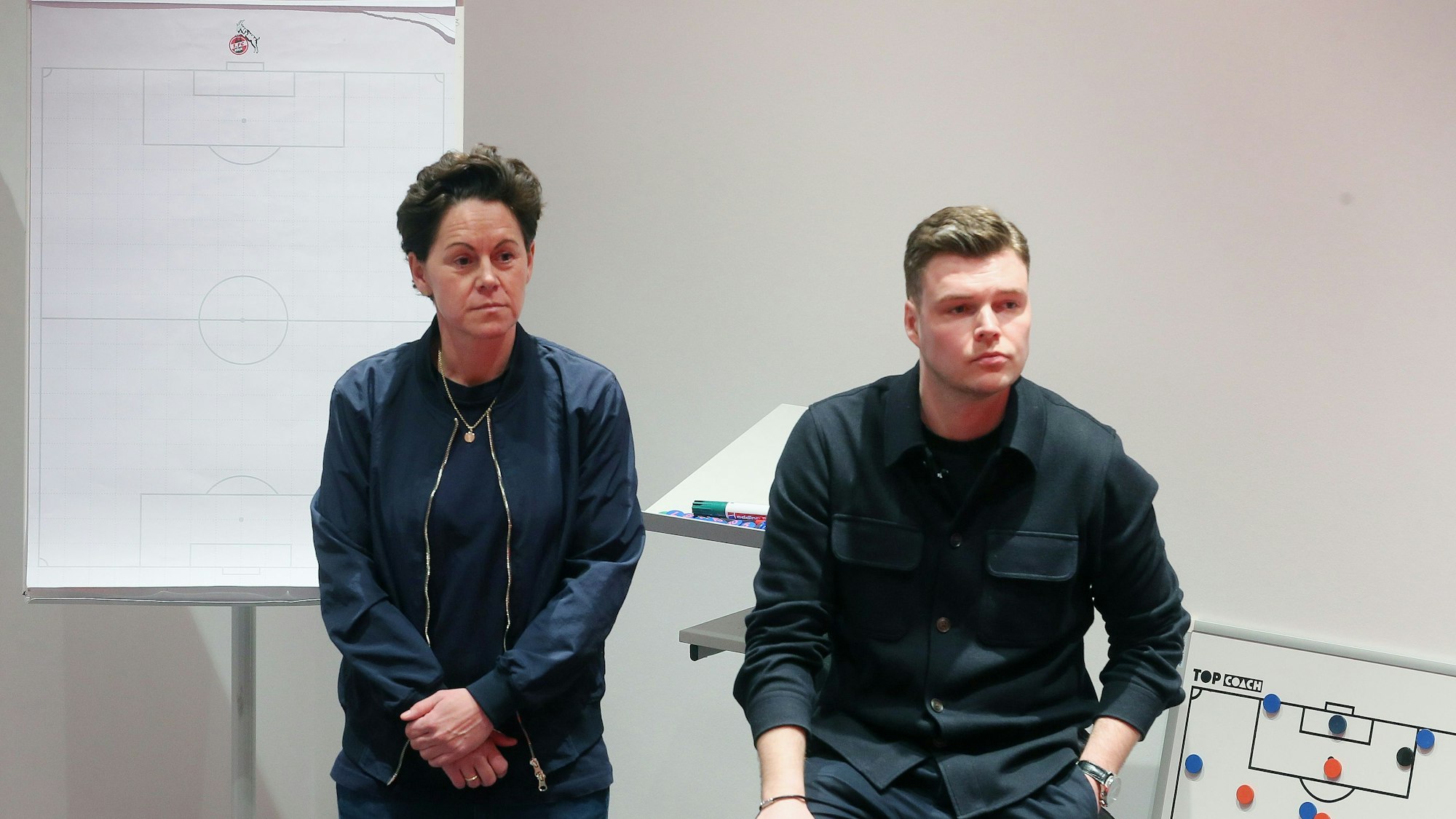 Nicole Bender-Rummler und Lukas Berg (beide 1. FC Köln) in der umgebauten FC-Akademie.