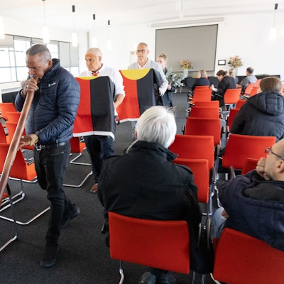 Yarra Dryden / Dja Dja Wurrung Community / Victoria, Ray Ahmat / Dja Dja Wurrung Community / Victoria, David Doble / A/g Assistant Secretary First Nations Policy and Regional Arts Branch. Repatriierung Schädel, Delegation Australien, Foto: Jana Bauch