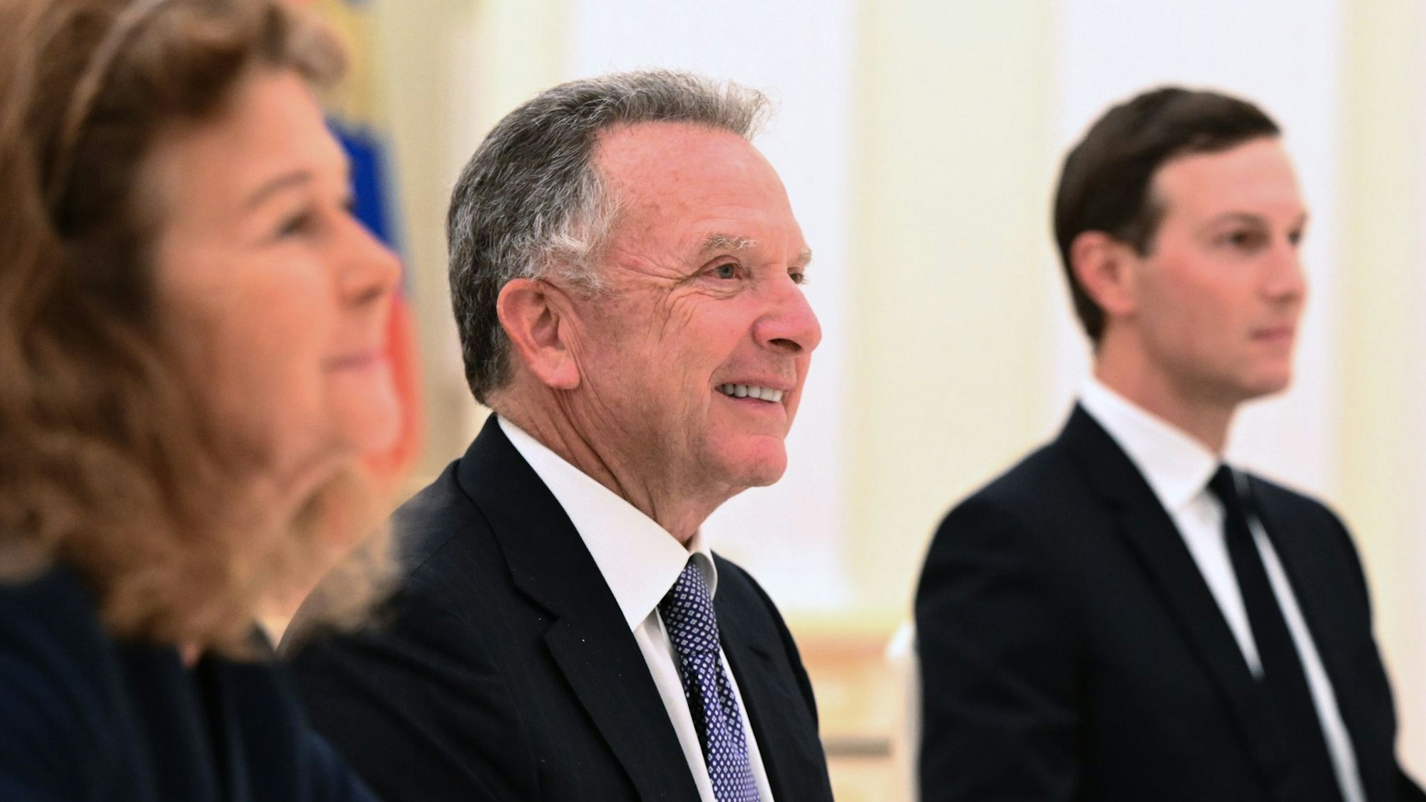 Witkoff (M) und Kushner (r) waren am Dienstag für Ukraine-Verhandlungen zu Gast im Kreml.