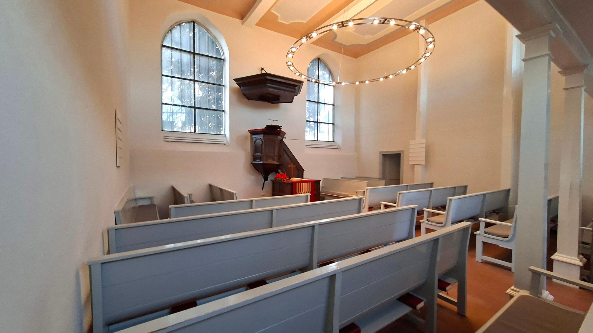 Das Foto zeigt den Innenraum einer Kirche.