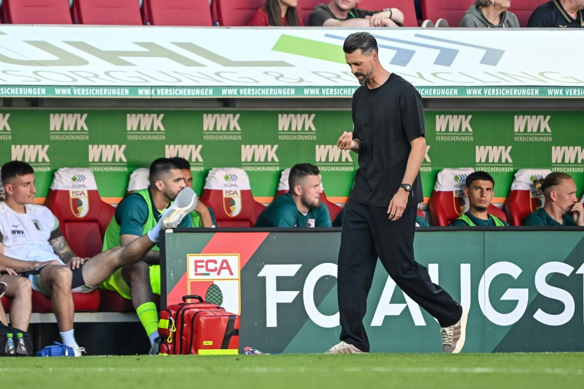 Hat den FC Augsburg nach wenigen Monaten wieder verlassen: Ex-Coach Wagner. (Archivbild)
