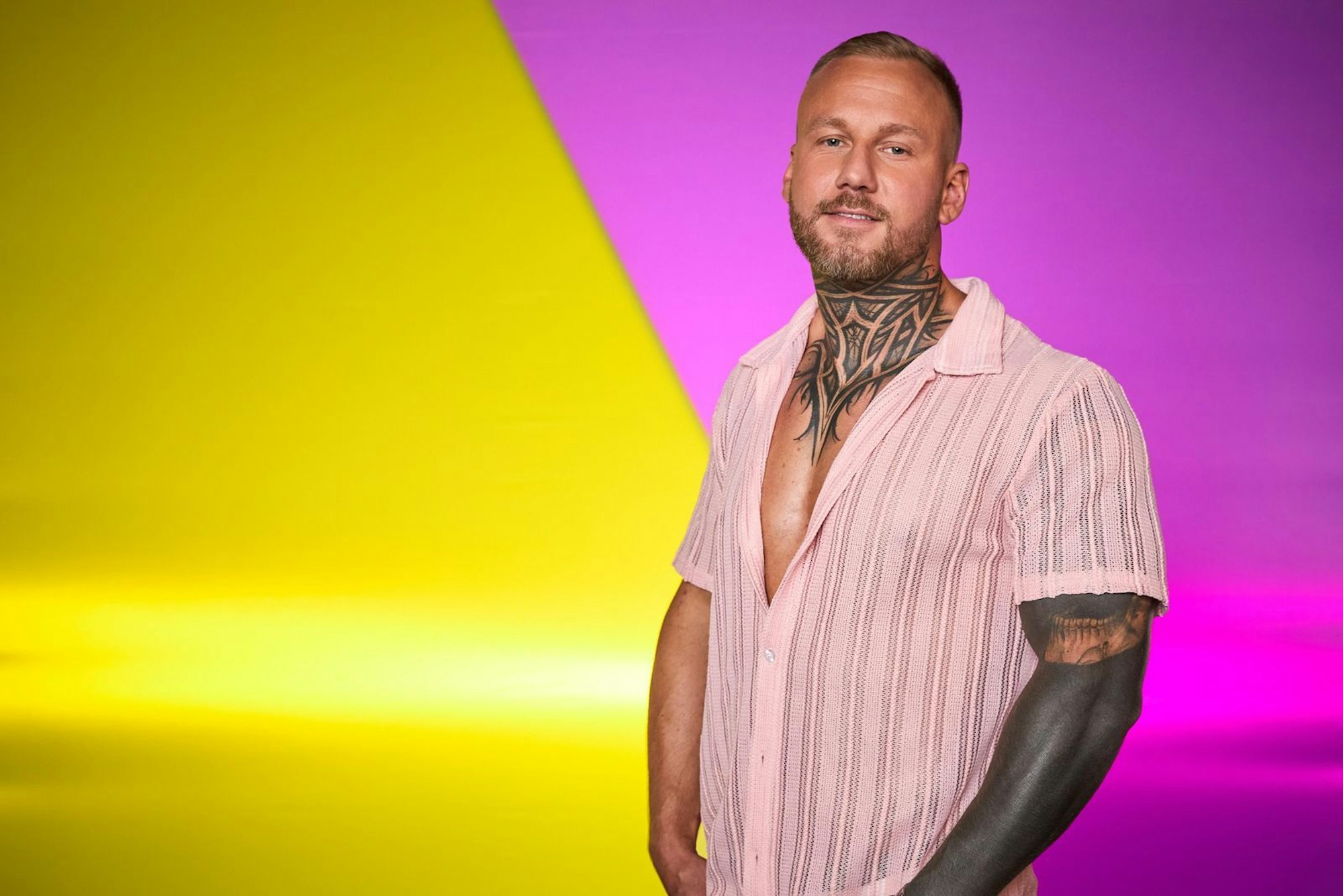 Johannes (32) ist schwer von sich überzeugt: „Ich bekomme nie Körbe.“ (Bild: RTL / Jörn Strojny)