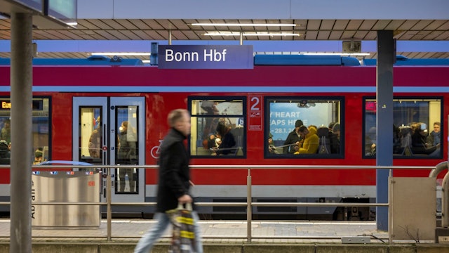 Zwischen dem 14.12. und 21.12. kommt es zu massiven Einschränkungen im Bahnverkehr um Bonn. Grund ist eine geplante Brückenerneuerung. (Symbolbild)