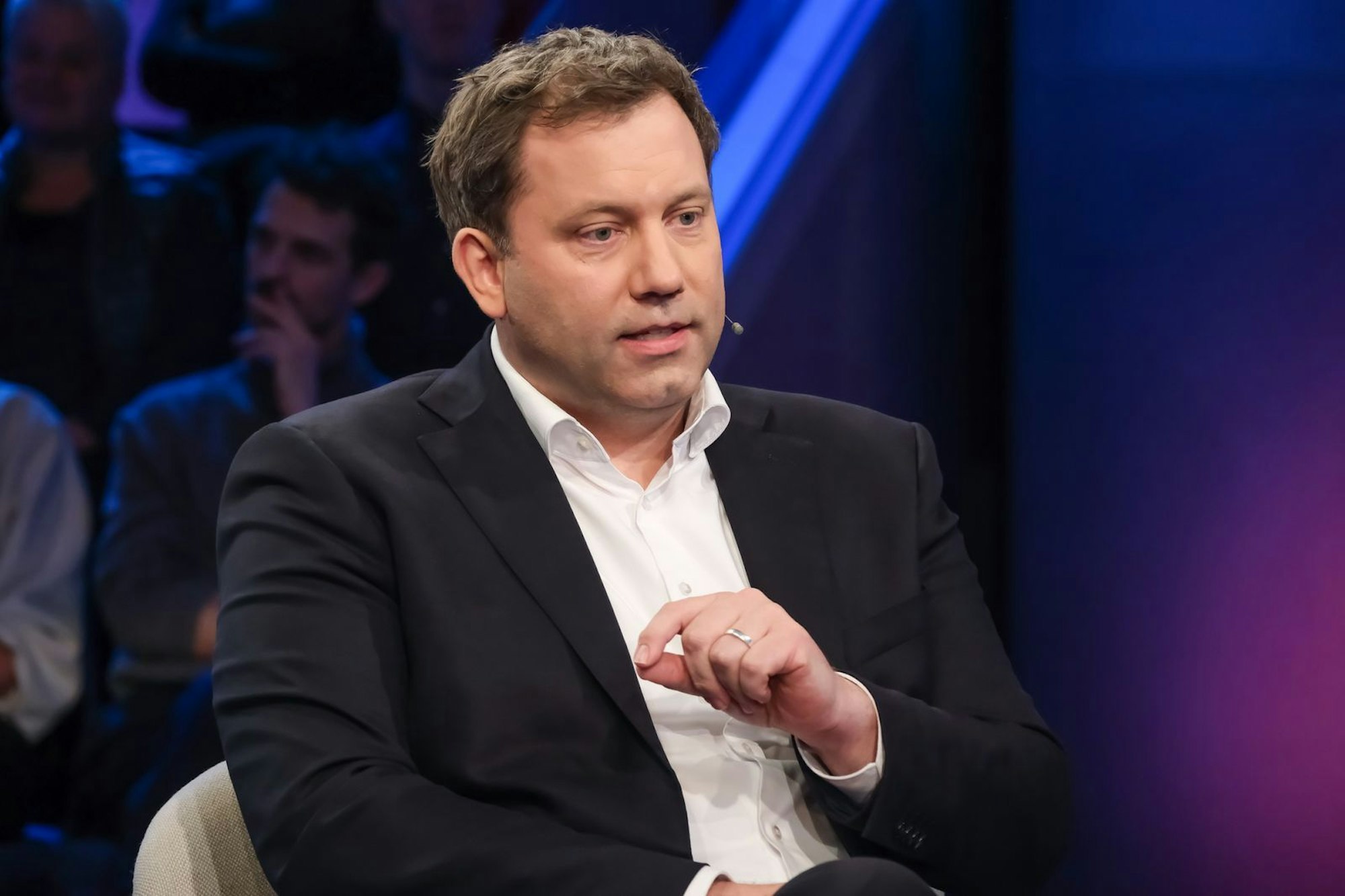 SPD-Chef Lars Klingbeil zeigte sich am Mittwochabend bei Sandra Maischberger optimistisch, dass die Regierung eine Mehrheit für ihre geplanten Reformen findet. (Bild: WDR / Oliver Ziebe)