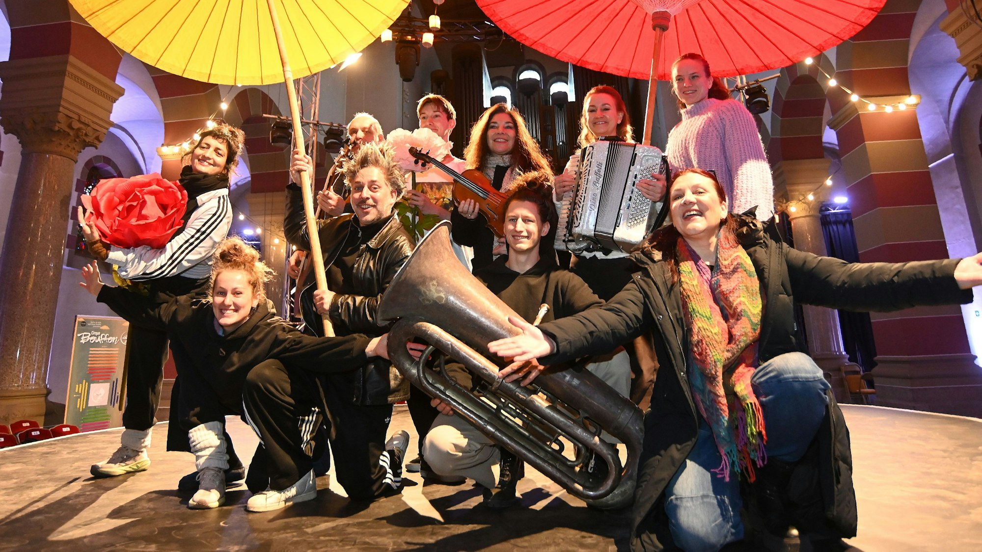 Ensemble der diesjährigen Weihnachtsshow vom Cirque Bouffon.