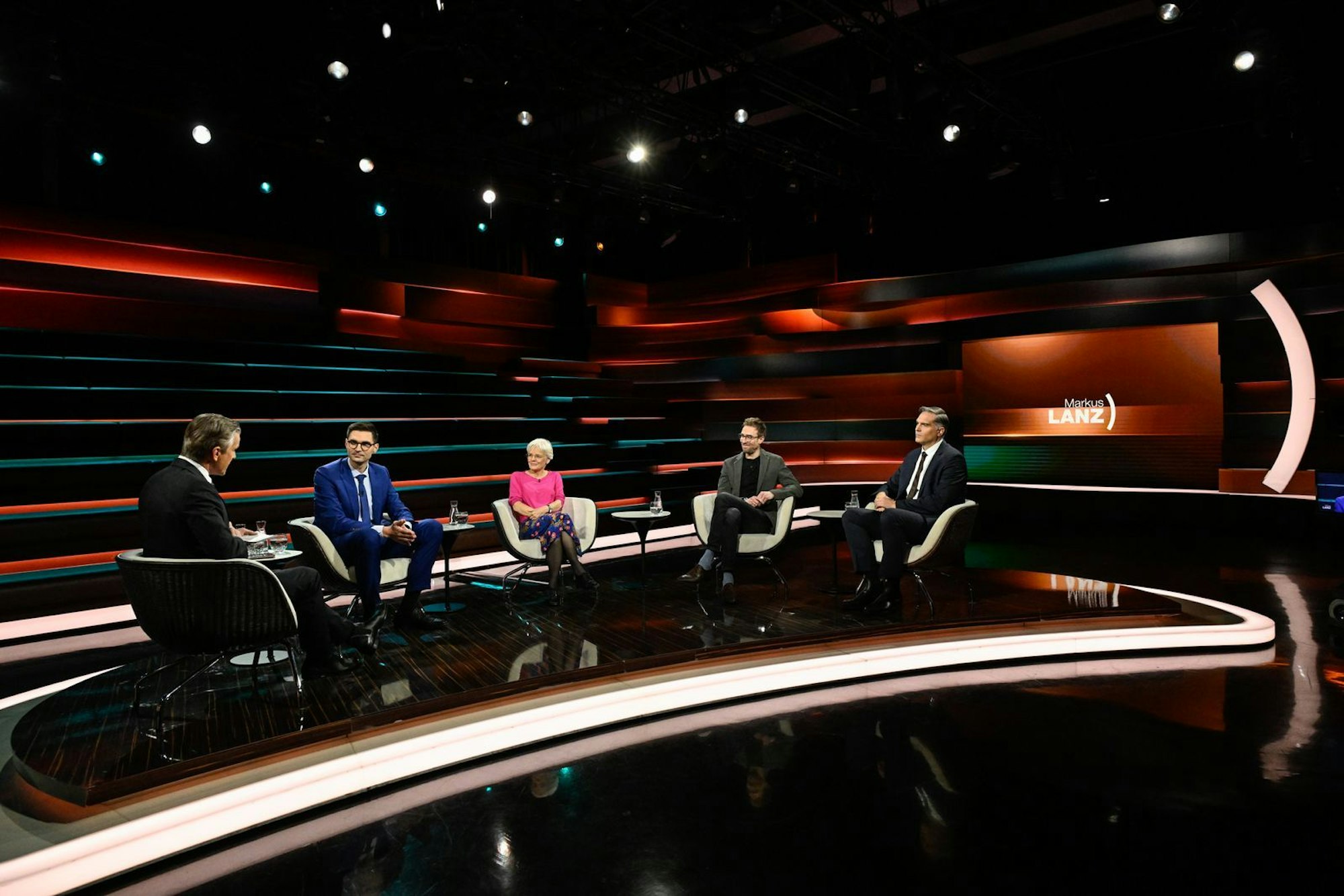 Markus Lanz (links) diskutierte am Mittwochabend mit CDU-Politiker Sepp Müller (zweiter von links), Journalistin Ulrike Herrmann (Mitte), Journalist Veit Medick (zweiter von rechts) und Journalist Frederik Pleitgen. (Bild: ZDF / Markus Hertrich)