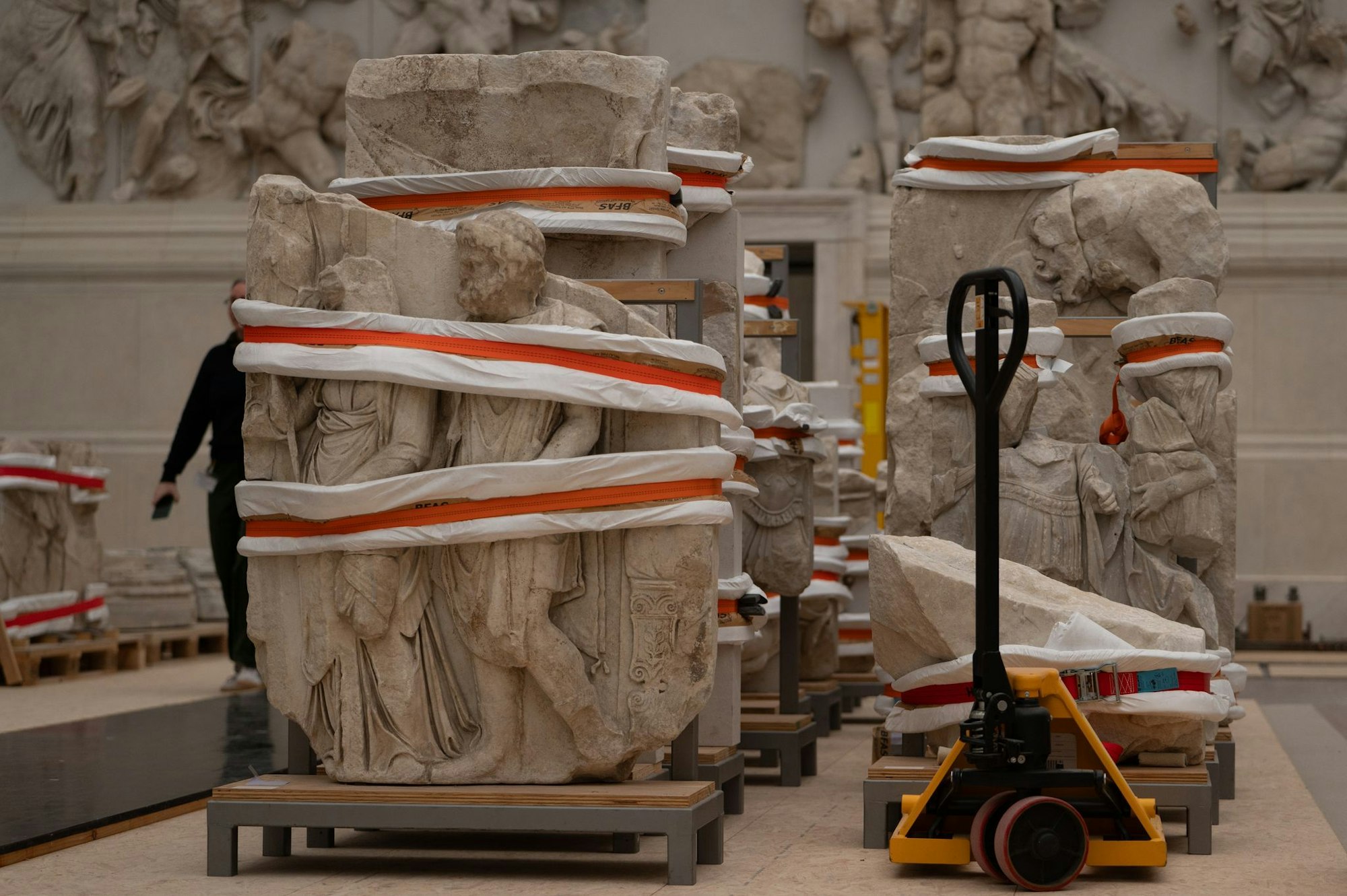 Das Museumsgut wird wieder zurückgebracht.