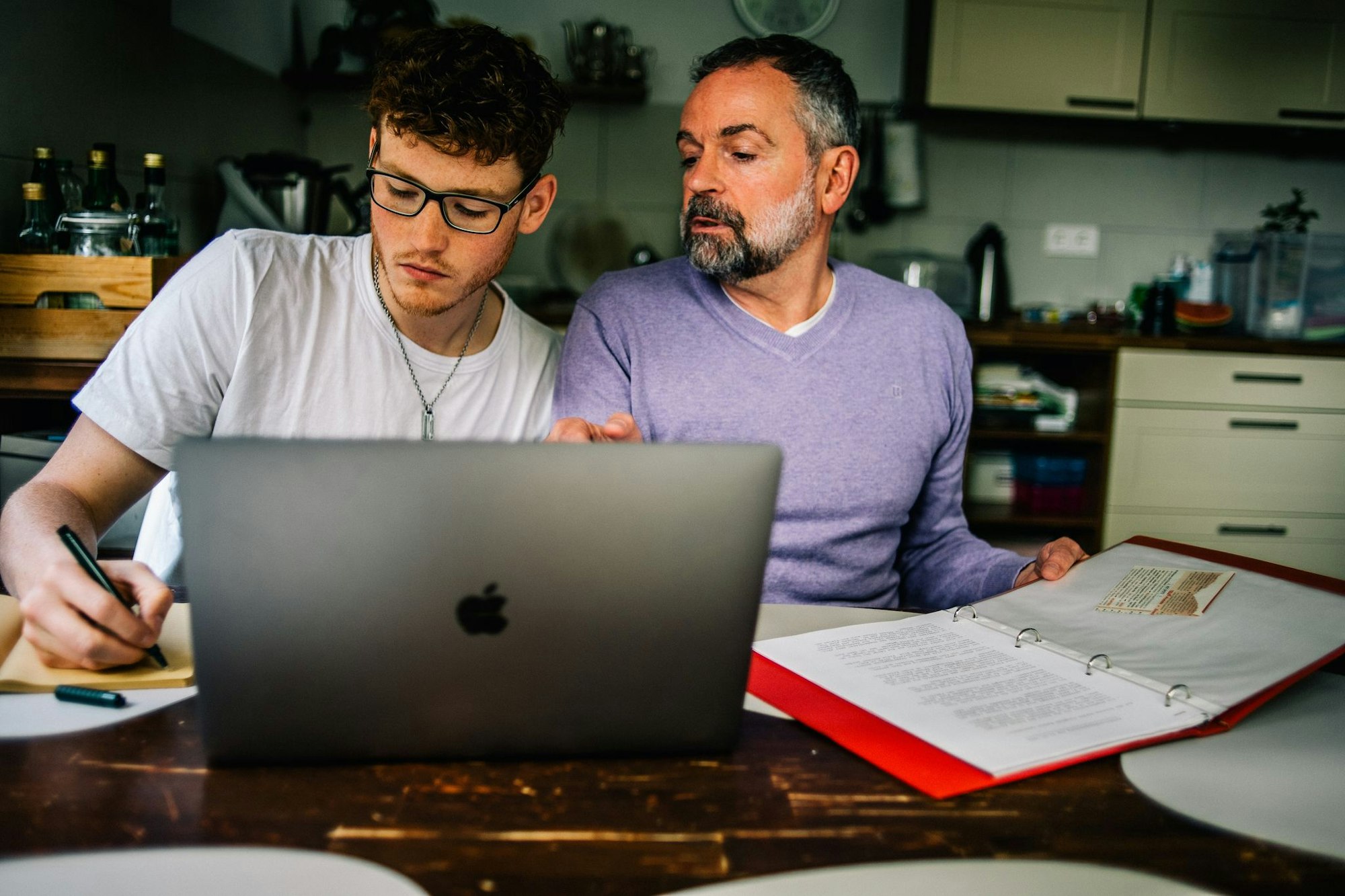 Notfallordner erstellt? Dann sollte Ihre Vertrauensperson auch wissen, wo dieser zu finden ist.