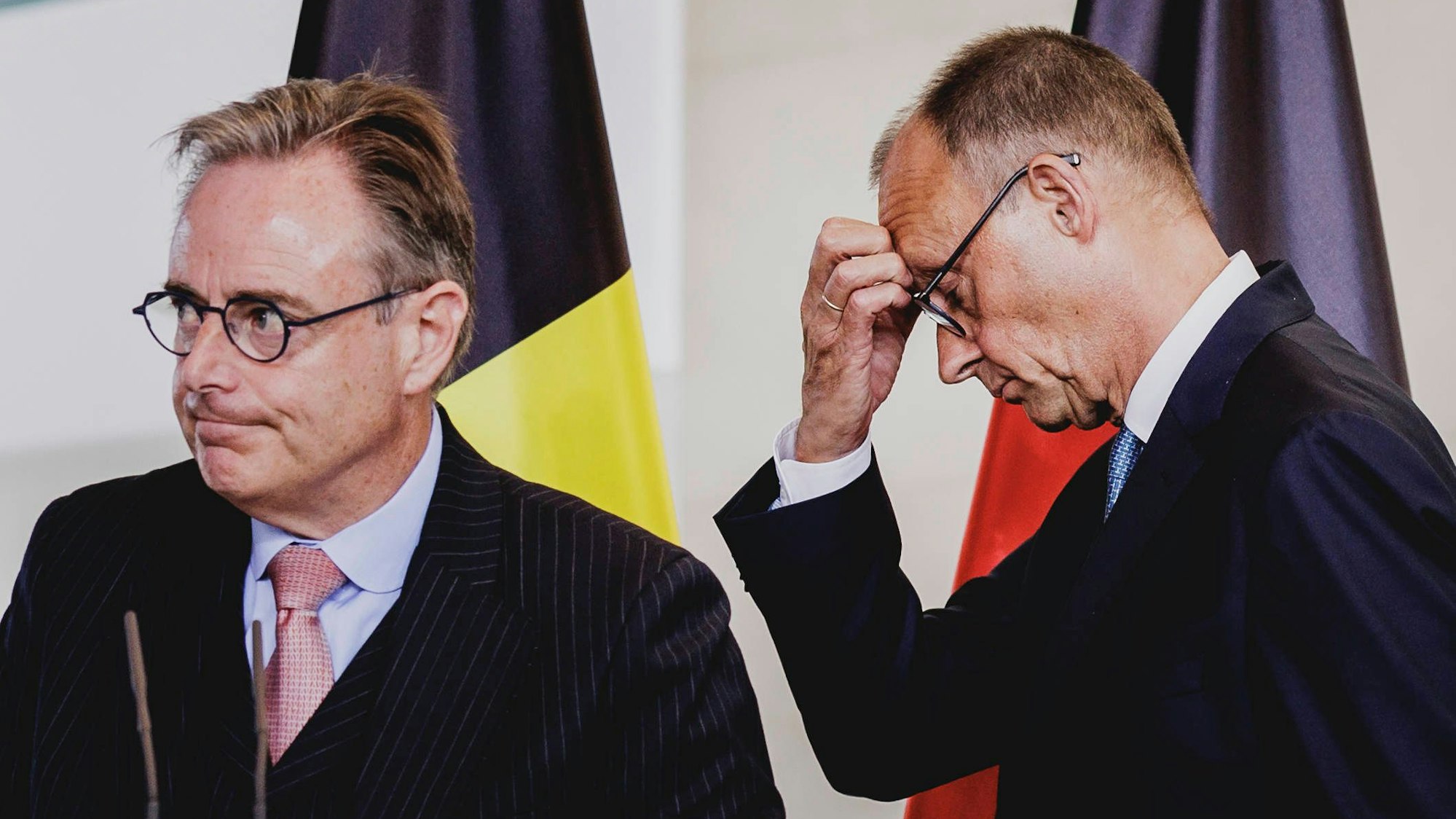 Bart De Wever, Ministerpräsident von Belgien, zusammen mit Bundeskanzler Friedrich Merz bei einer Pressekonferenz. (Archivbild)