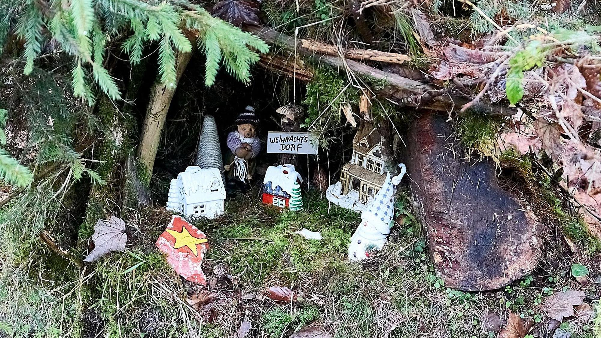 Rund 70 Krippen warten auf die Wanderer, die sich auf den Rundweg durch den Marmagener Wald begeben.