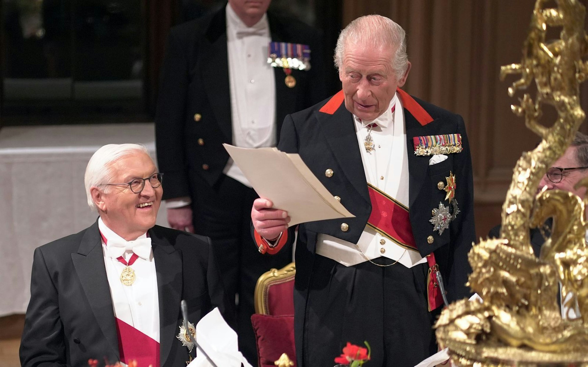 König Charles (rechts) war beim Staatsbankett mit Bundespräsident Steinmeier zu Scherzen aufgelegt. (Bild: Yui Mok - Pool/Getty Images)