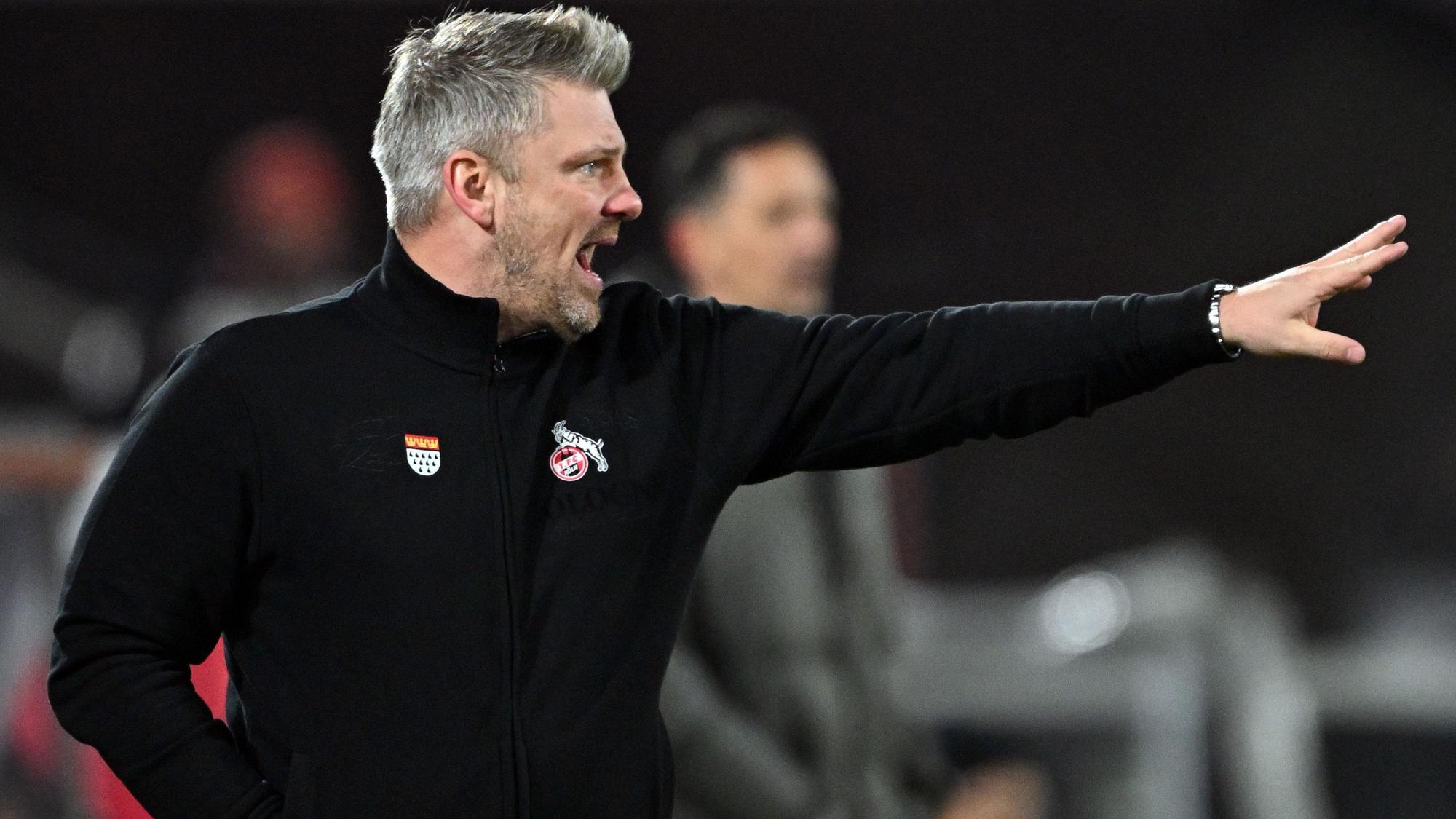 Lukas Kwasniok hat den Pokalauftritt des FC St. Pauli beim 2:1 in Mönchengladbach im Stadion gesehen und war beeindruckt.