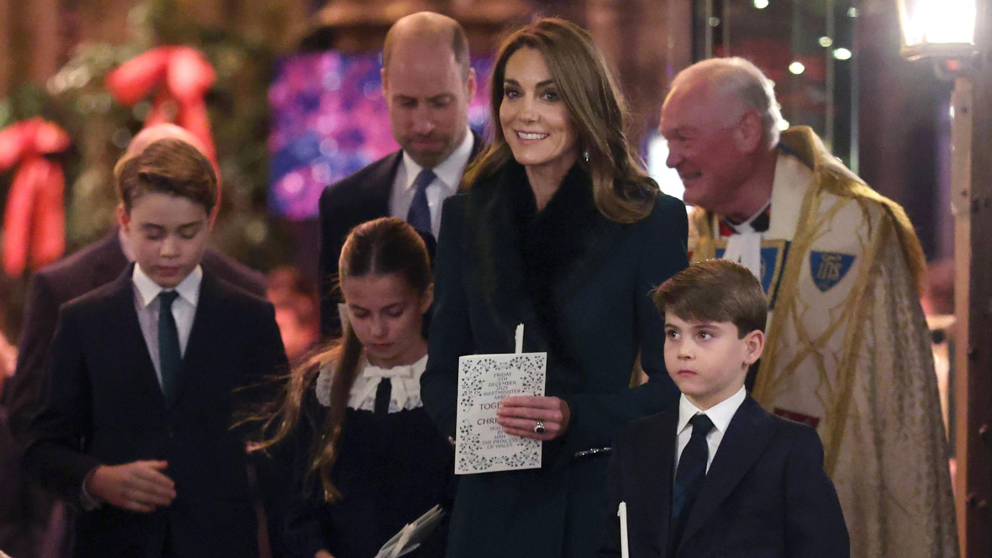 Prinzessin Kate, Prinz William, Prinz George, Prinzessin Charlotte und Prinz Louis beim Weihnachtsgottesdienst.
