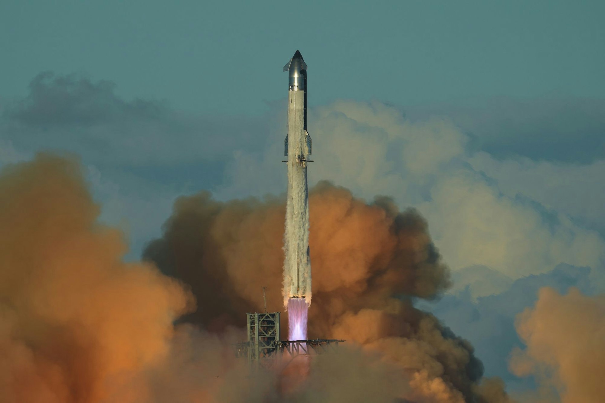 SpaceX soll Investoren einen Börsengang in Aussicht gestellt haben. (Archivbild)