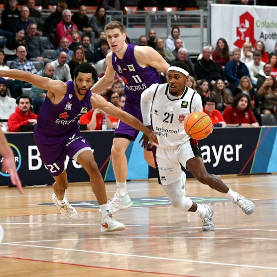 07.11.2025, Basketball-Bayer Giants-Göttingen
rechts: John Williams Jr. (Bayer)
Foto: Uli Herhaus