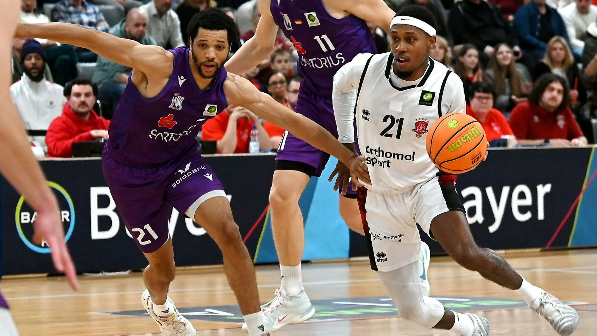 07.11.2025, Basketball-Bayer Giants-Göttingen
rechts: John Williams Jr. (Bayer)
Foto: Uli Herhaus