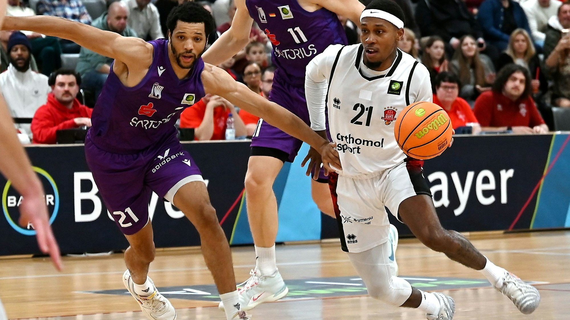 07.11.2025, Basketball-Bayer Giants-Göttingen
rechts: John Williams Jr. (Bayer)
Foto: Uli Herhaus