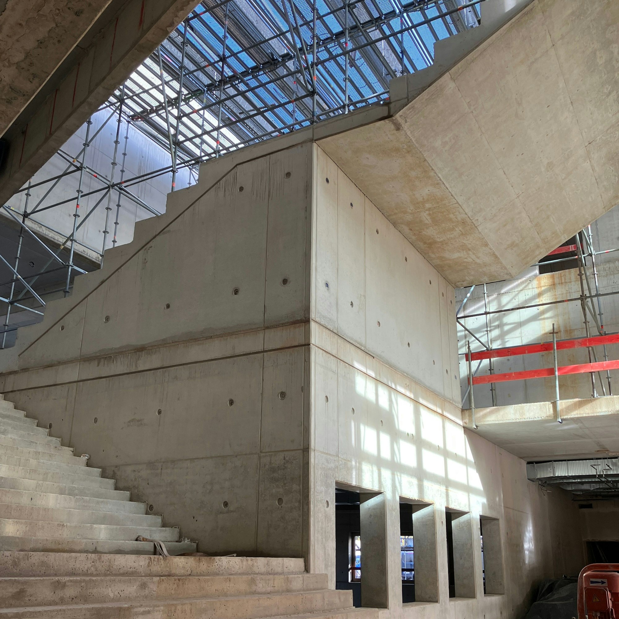 Neue Eingangshalle der Manforter Regenbogenschule