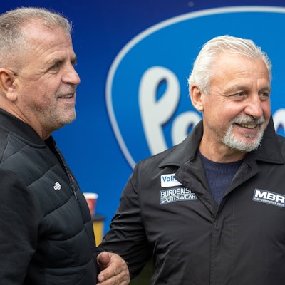 28.09.24, Fussball: 3. Liga, Saison 2024/2025, 08. Spieltag, Viktoria Köln 1904 e.V. vs. Erzgebirge Aue im Sportpark Höhenberg in Köln. Pavel Dotchev Erzgebirge Aue, Trainer hat die Glueckwuensche zu seinem Geburtstag von Franz Wunderlich Viktoria Koeln, Sportvorstand entgegen genommen. Wichtiger Hinweis: Gemaess den Vorgaben der DFL Deutsche Fussball Liga bzw. des DFB Deutscher Fussball-Bund ist es untersagt, in dem Stadion und/oder vom Spiel angefertigte Fotoaufnahmen in Form von Sequenzbildern und/oder videoaehnlichen Fotostrecken zu verwerten bzw. verwerten zu lassen. Foto: Kirchner-Media/TH *** 28 09 24, Soccer 3 Liga, Season 2024 2025, 08 Matchday, Viktoria Köln 1904 e V vs Erzgebirge Aue at Sportpark Höhenberg in Cologne Pavel Dotchev Erzgebirge Aue, Coach has accepted the congratulations on his birthday from Franz Wunderlich Viktoria Koeln, Important note According to the regulations of the DFL German Football League and the DFB German Football Association, it is prohibited to use or have used photographs taken in the stadium or of the match in the form of sequential images or video-like photo series Foto Kirchner Media TH Copyright: xKirchner-Media/THx