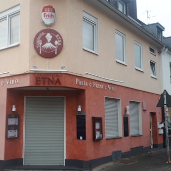 Das Ecklokal Etna hat alle Jalousien heruntergelassen.