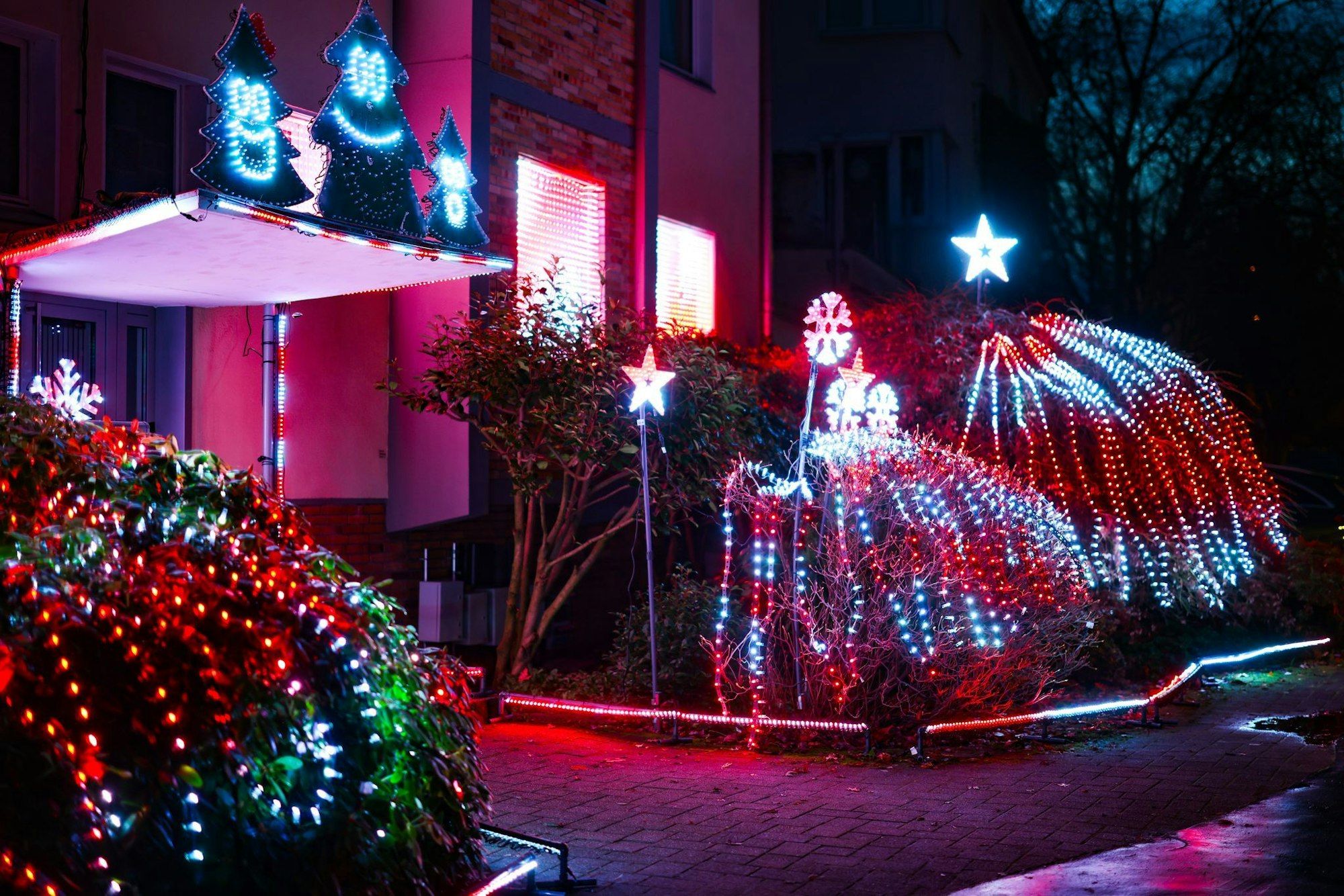 Ein knallbuntes LED-Spektakel zur Adventszeit.