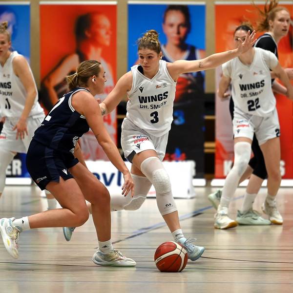 30.11.2025, Basketball-Wings Leverkusen-Elmsbüttel
rechts: Tesa Brugler (Leverkusen)
Foto: Uli Herhaus