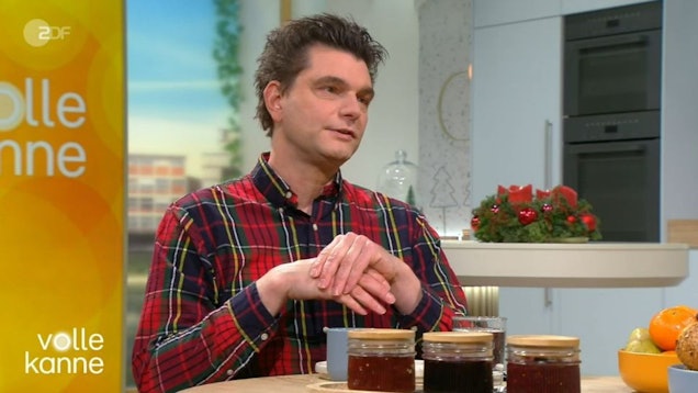 Inzwischen ist Lutz van der Horst bei Politikerinnen und Politikern berüchtigt - sie warnen sich gegenseitig vor ihm und seinem Team. (Bild: ZDF)