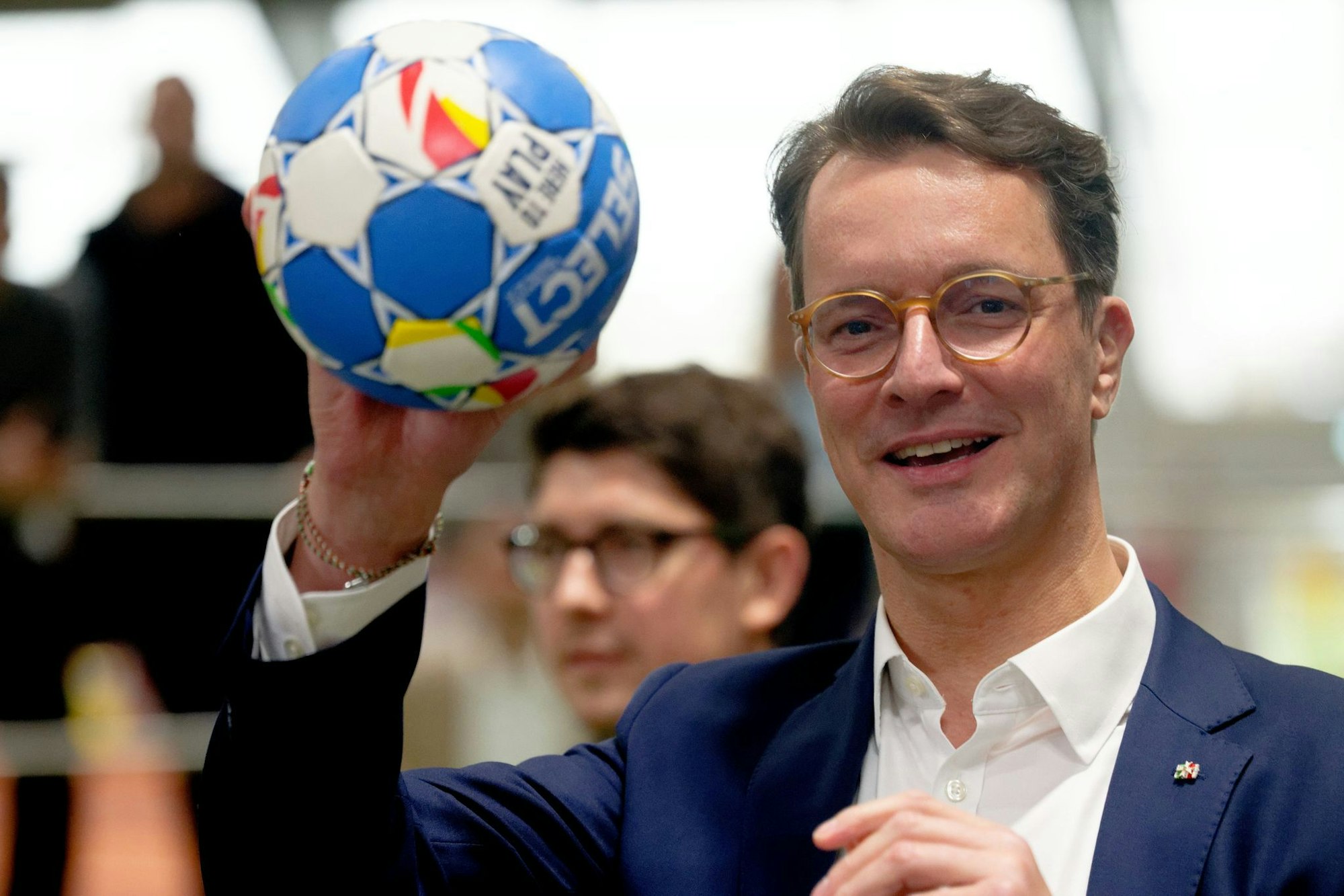 Ministerpräsident Hendrik Wüst (CDU) bei der Vorstellung des aktualisierten Olympia-Konzepts (Archivbild)