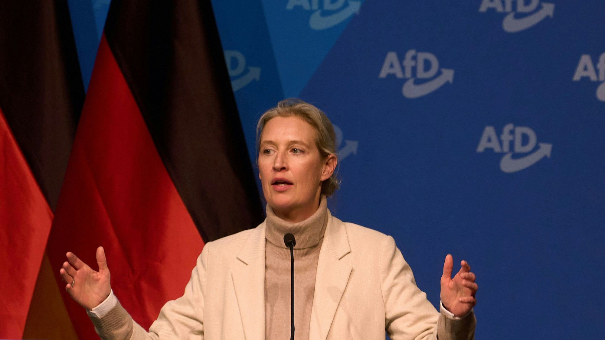 Das Bild zeigt Alice Weidel (AfD), Co-Vorsitzende der AfD-Bundestagsfraktion, bei der Gründungsveranstaltung der AfD-Jugendorganisation. Foto: Thomas Frey/dpa