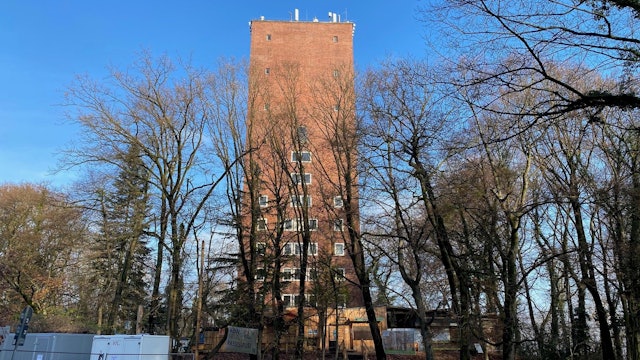 Zu sehen ist der Brühler Wasserturm.