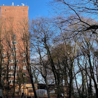 Zu sehen ist der Brühler Wasserturm.