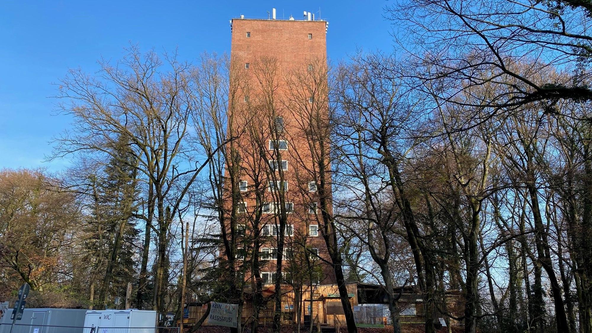 Zu sehen ist der Brühler Wasserturm.