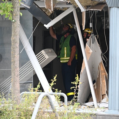 Ein Bild der Verwüstung bot sich den Ermittlern im Juni: Die Filiale der Volksbank Erft im Bergheimer Stadtteil Quadrath-Ichendorf war durch die Detonation schwer beschädigt worden.