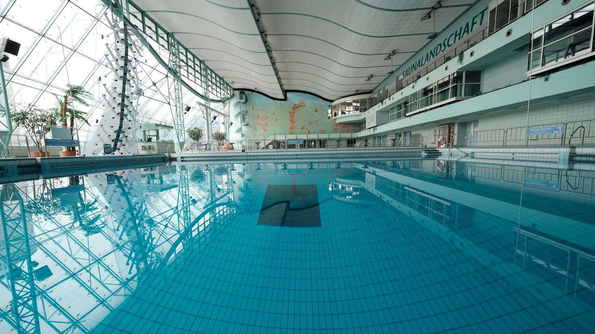 Blick in das während Corona geschlossene Agrippabad.