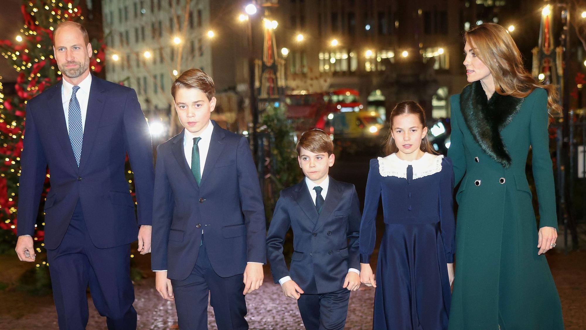 Prinzessin Kate und Prinz William mit ihren Kindern Prinz George, Prinzessin Charlotte und Prinz Louis bei der Weihnachtsandacht „Together At Christmas“ am 5. Dezember 2025 in der Westminster Abbey in London.