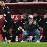 FC-Trainer Lukas Kwasniok im Spiel gegen den FC St. Pauli.