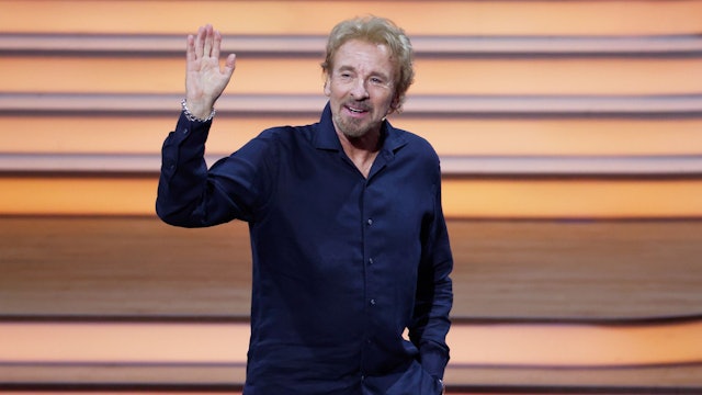 Thomas Gottschalk winkt.