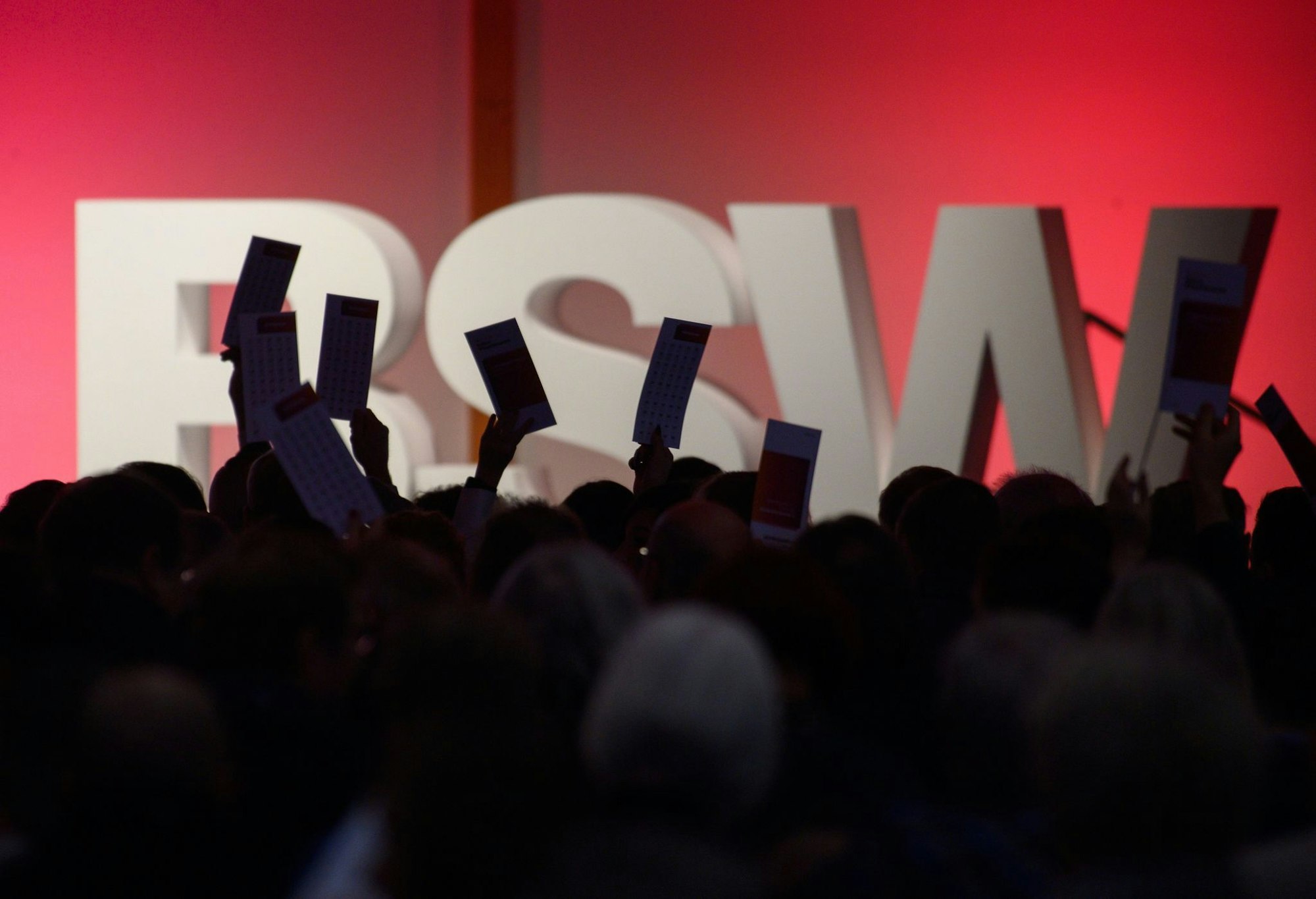 Rund 660 Delegierte bestimmen in Magdeburg mit.