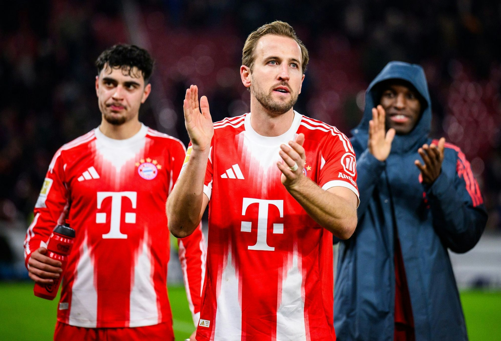 Dreifachtorschütze beim Sieg in Stuttgart: Bayern-Star Harry Kane (M.).