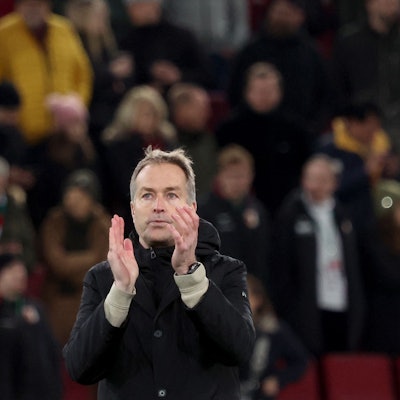 Bayer Leverkusen's Danish head coach Kasper Hjulmand claps his hands after the end of the German first division Bundesliga football match between FC Augsburg and Bayer Leverkusen in Augsburg, southern Germany, on December 6, 2025. (Photo by Karl-Josef HILDENBRAND / AFP) / DFL REGULATIONS PROHIBIT ANY USE OF PHOTOGRAPHS AS IMAGE SEQUENCES AND/OR QUASI-VIDEO