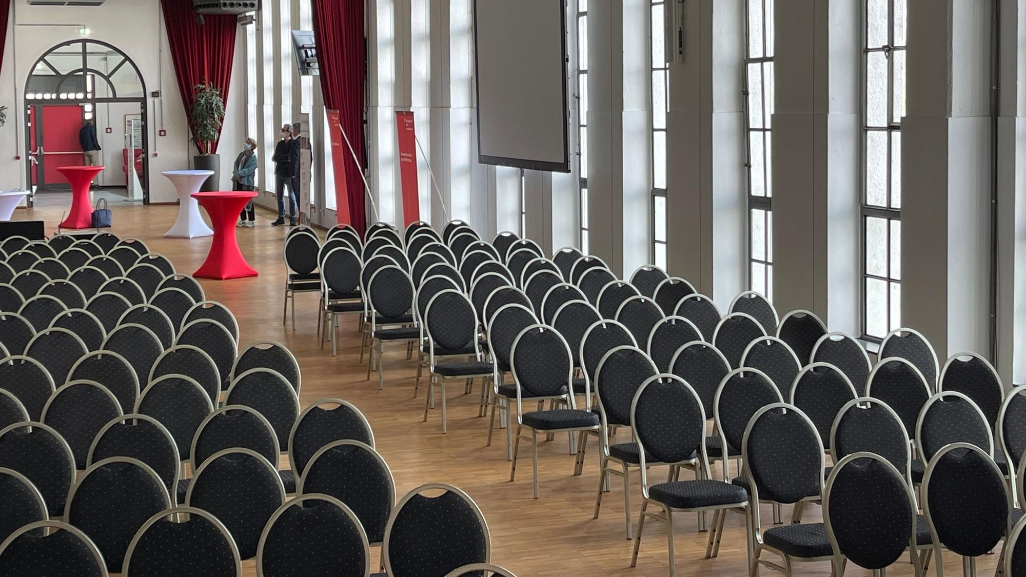 Der Saal im Rheinforum Wesseling.