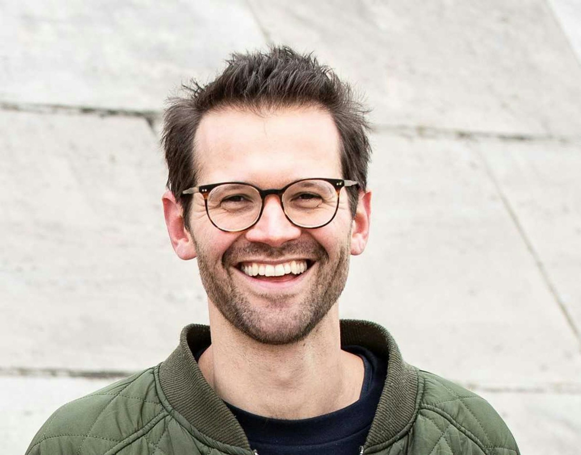 Jonas Grosch hat noch immer sein Arbeitszimmer in der Wohnung seiner Schwester. Dort gibt es den einen oder anderen Ratschlag und gern auch mal einen Kuchen. (Bild: Holger Talinski)