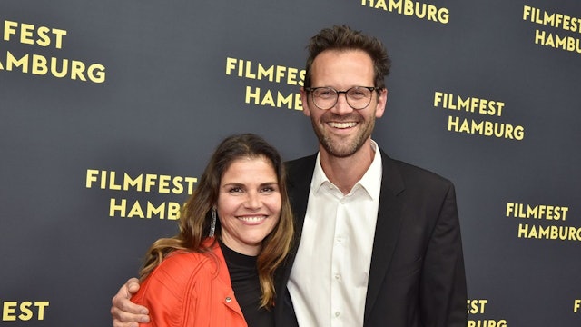 Die Geschwister Katharina Wackernagel und Jonas Grosch präsentieren ihr neuestes gemeinsames Filmprojekt: „Gar kein Geld macht auch nicht glücklich“ (Montag, 8. Dezember, ZDF). (Bild: Martin Kunze)