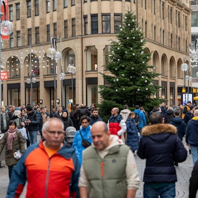Großer Andrang in der Schildergasse: Der verkaufsoffene Sonntag lockte viele Menschen zum Shoppen in die Stadt.