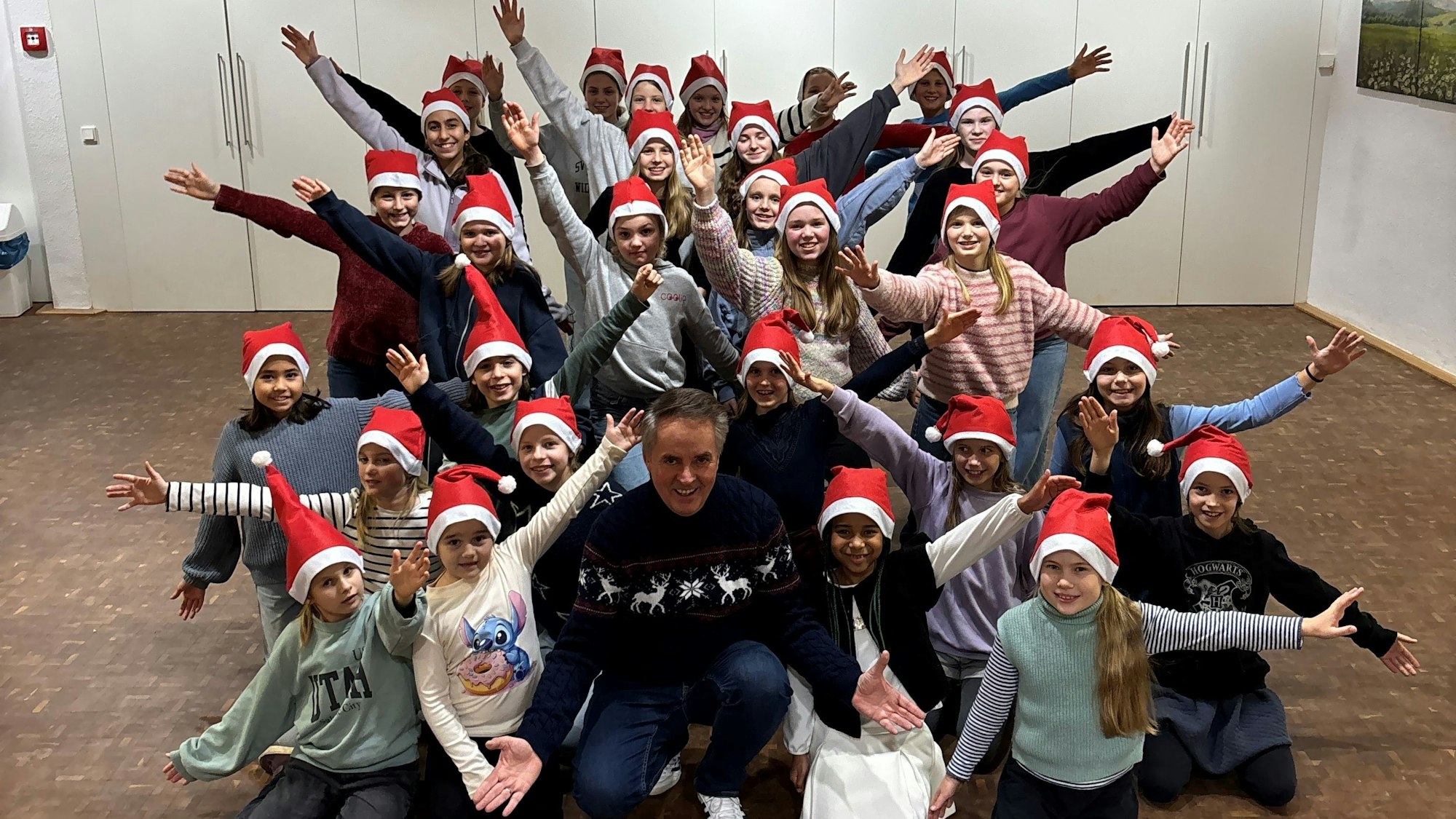 Der Kinderchor Lucky Kids bei der Probe für Loss mer Weihnachtsleeder singe för Pänz