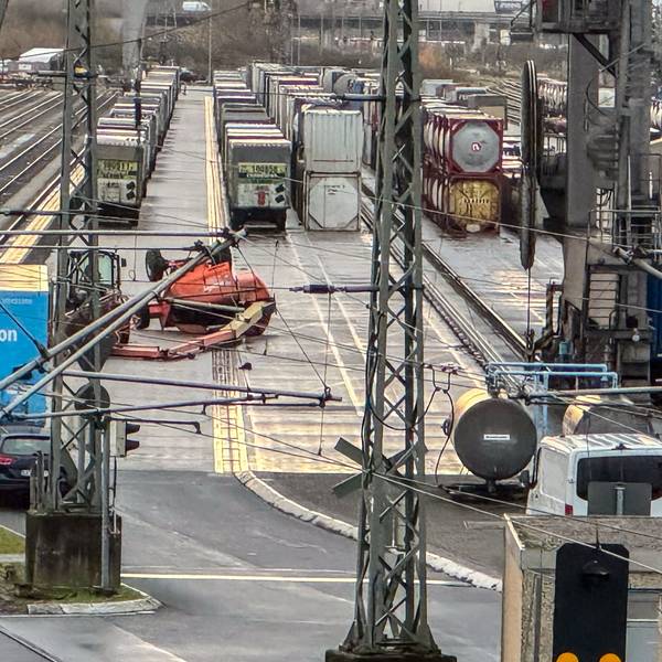 Nach einem Arbeitsunfall auf dem Güterbahnhof Eifeltor starben zwei Menschen.