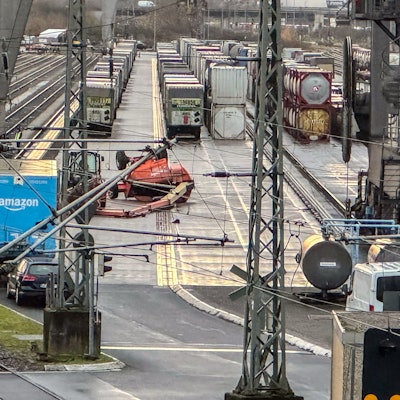 Nach einem Arbeitsunfall auf dem Güterbahnhof Eifeltor starben zwei Menschen.